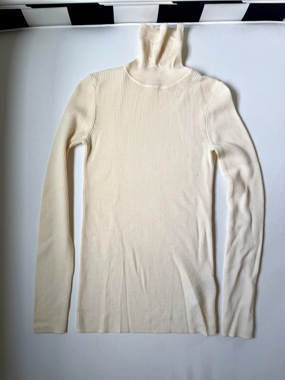 Uniqlo Cream Ribbed 100% Wool Turtleneck Sweater
